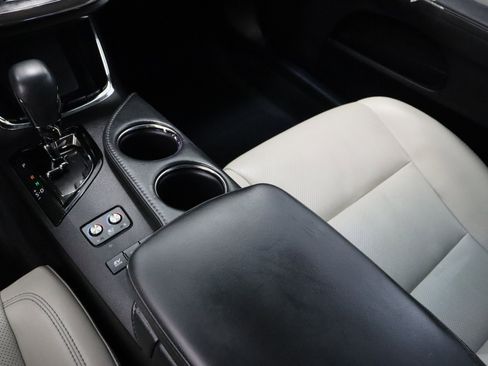 Used 2018 Toyota Avalon Limited FWD image 18