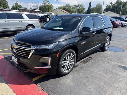 Used 2023 Chevrolet Traverse High Country AWD/4WD image 2