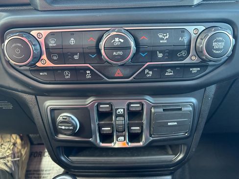 Used 2023 Jeep Wrangler Unlimited Sport image 23