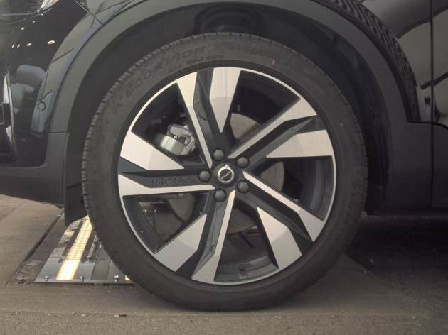 Used 2026 Volvo XC40 B5 Plus AWD/4WD image 8