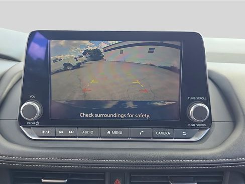 Used 2025 Nissan Rogue SV FWD image 22