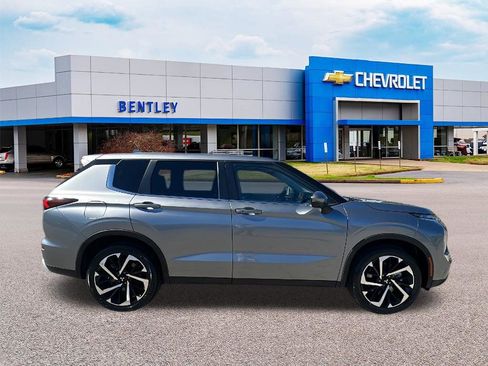 Used 2023 Mitsubishi Outlander SE image 6