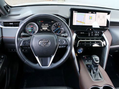 Used 2021 Toyota Venza Limited image 27