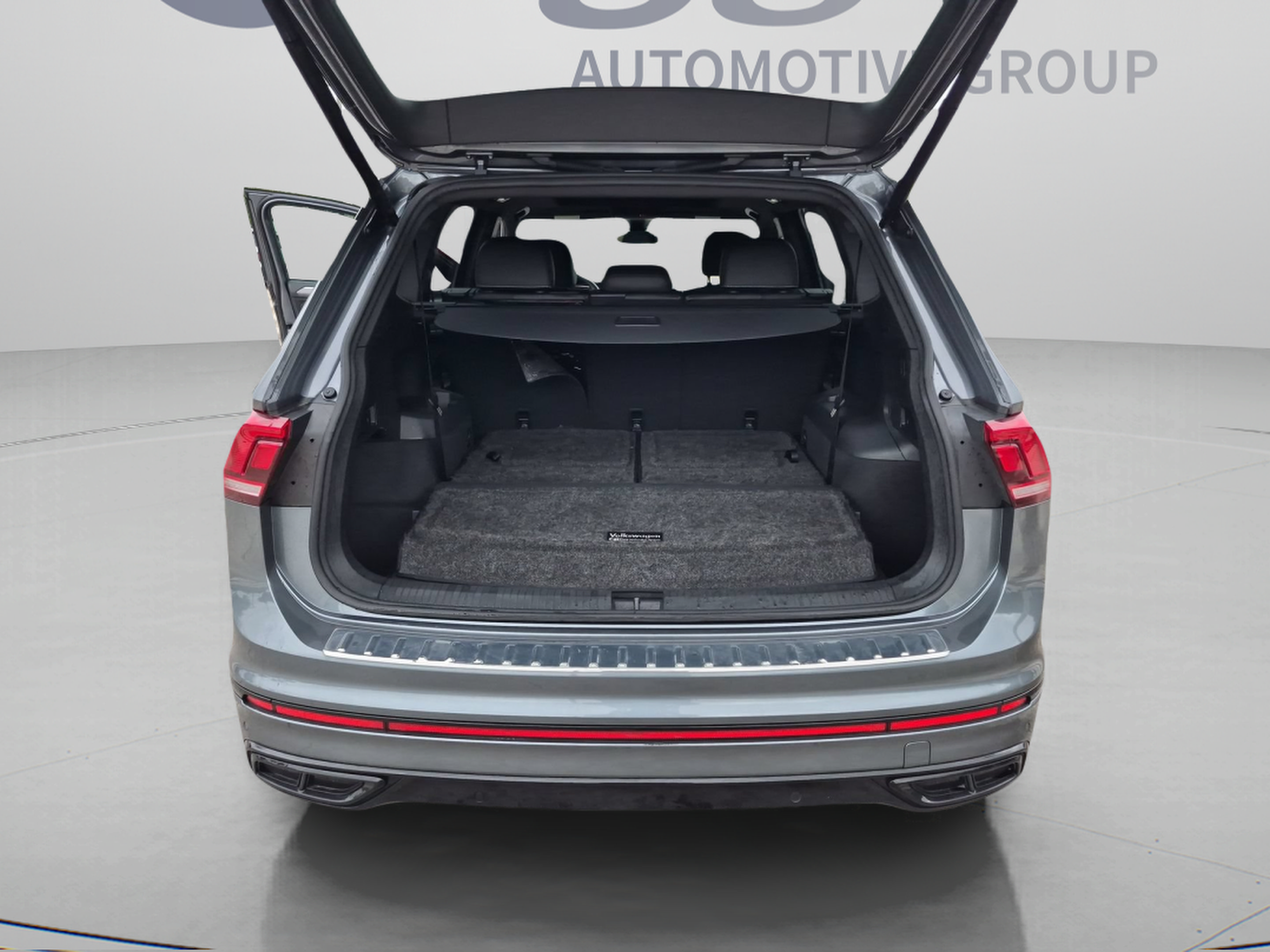 Used 2022 Volkswagen Tiguan SE R-Line FWD image 33