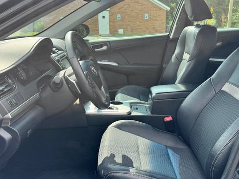 Used 2013 Toyota Camry SE FWD image 11