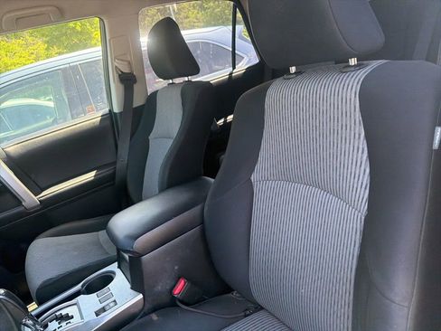 Used 2015 Toyota 4Runner SR5 AWD/4WD image 7