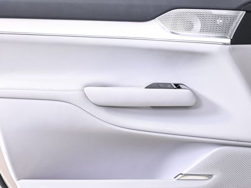 Certified 2025 Volvo EX90 Ultra AWD/4WD image 8