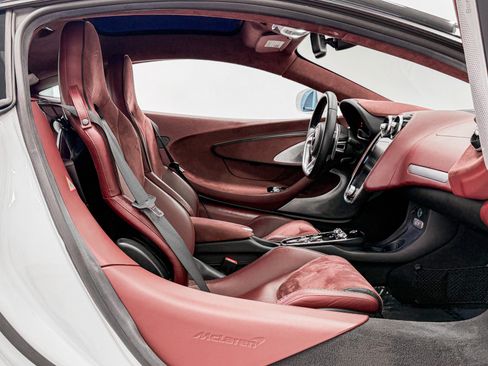 Used 2021 McLaren GT RWD image 24