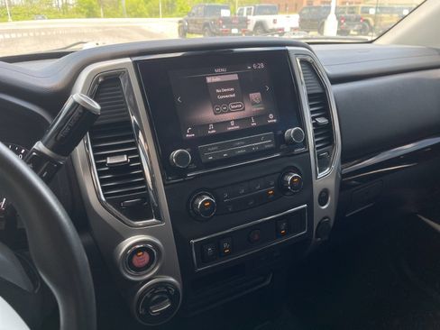 Used 2021 Nissan Titan SV AWD/4WD image 19