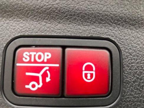 Certified 2022 Mercedes-Benz GLE 350 4MATIC w/ AMG Line Exterior image 39