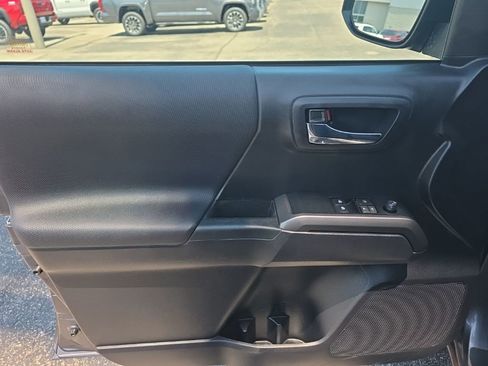 Certified 2020 Toyota Tacoma TRD Sport w/ TRD Premium Sport Package AWD/4WD image 15