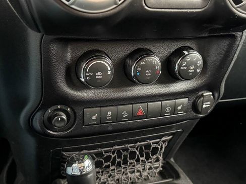 Used 2015 Jeep Wrangler Unlimited Sahara w/ Connectivity Group image 20