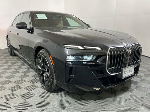 Used 2023 BMW 740i w/ Parking Assistance Package RWD image 4