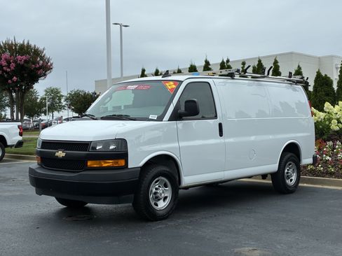 Used 2022 Chevrolet Express 2500 w/ Driver Convenience Package RWD image 6