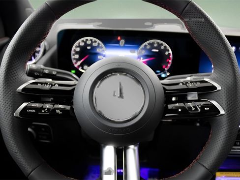 Used 2025 Mercedes-Benz GLA 250 image 17