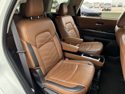 Used 2023 Nissan Pathfinder Platinum image 28