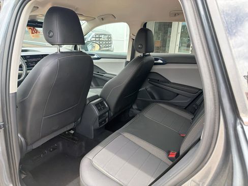 Used 2024 Volkswagen Taos SE FWD image 13