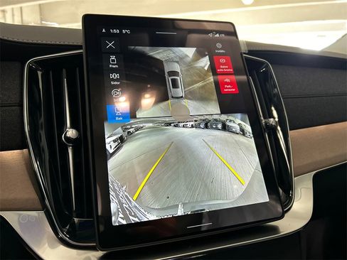 New 2026 Volvo XC90 B6 Plus w/ Protection Package Premier image 17