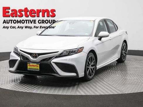 Used 2024 Toyota Camry SE FWD image 1