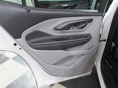 Used 2023 GMC Terrain SLT image 40