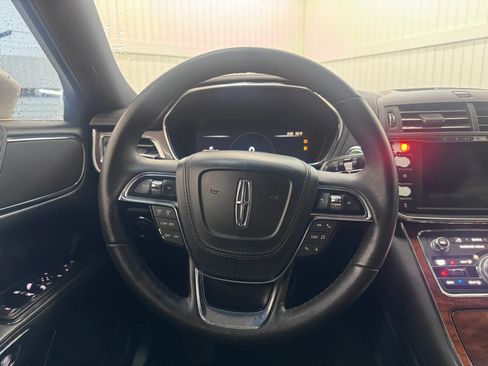 Used 2017 Lincoln Continental Premiere FWD image 19