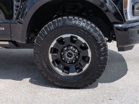 Certified 2025 Ford F250 Platinum w/ Tremor Off-Road Package AWD/4WD image 11