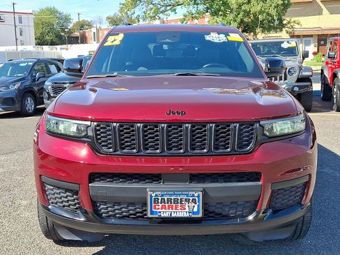 Used 2022 Jeep Grand Cherokee L Laredo image 2