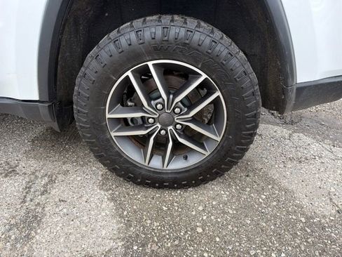 Used 2022 Jeep Grand Cherokee Limited image 32