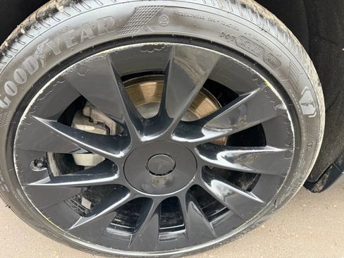 Used 2020 Tesla Model Y Long Range image 18