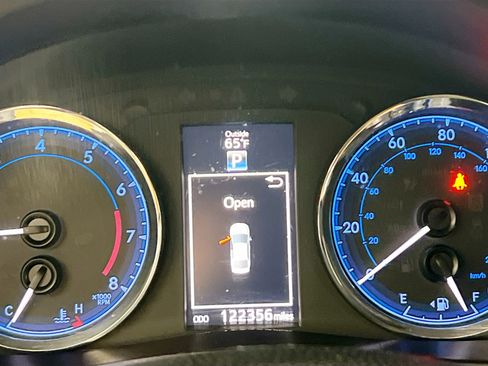 Used 2018 Toyota Corolla SE image 23