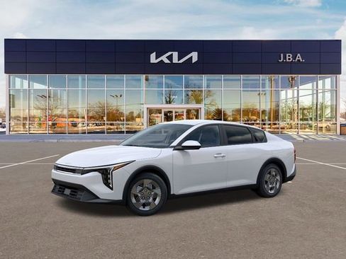 New 2026 Kia K4 FWD image 3