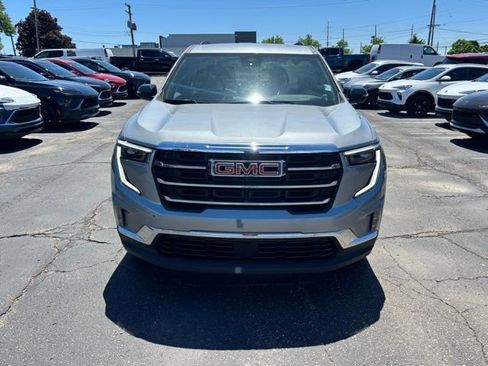 Used 2024 GMC Acadia Elevation FWD image 2