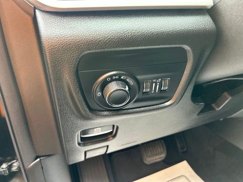 Used 2023 Jeep Grand Cherokee L Laredo AWD/4WD image 14