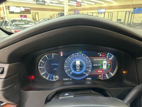 Used 2018 Cadillac Escalade Premium Luxury RWD image 28