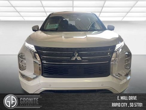 Used 2024 Mitsubishi Outlander FWD image 8