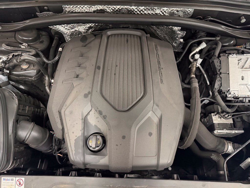 Used 2023 Porsche Macan AWD/4WD image 8
