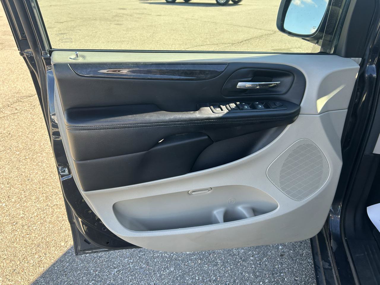 Used 2013 Dodge Grand Caravan SXT FWD image 14