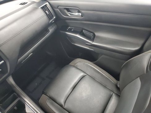 Used 2022 Nissan Pathfinder SL image 11