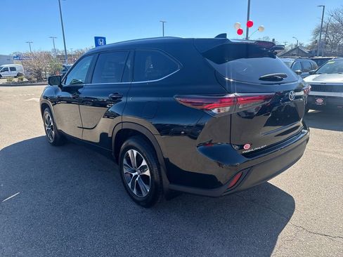 Used 2024 Toyota Highlander XLE AWD/4WD image 5