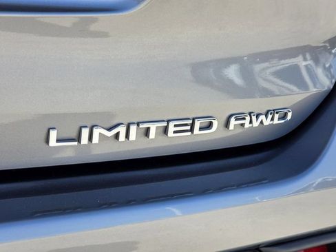 Used 2026 Toyota Highlander Limited AWD/4WD image 9