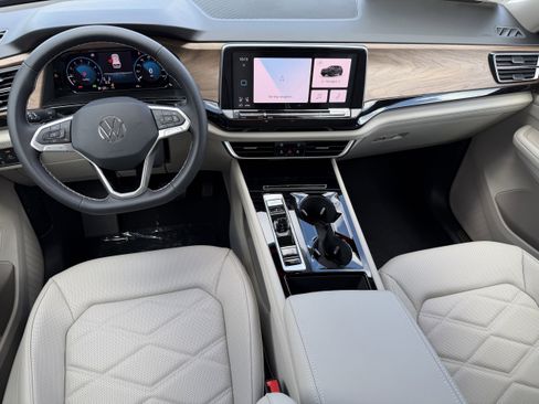 New 2026 Volkswagen Atlas SE image 13