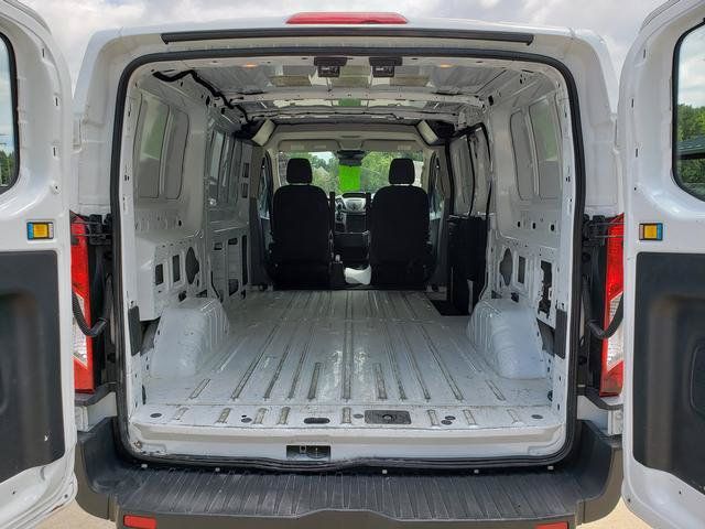 Used 2016 Ford Transit 250 130 Low Roof RWD image 5