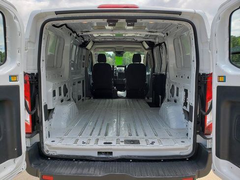 Used 2016 Ford Transit 250 130 Low Roof RWD image 5