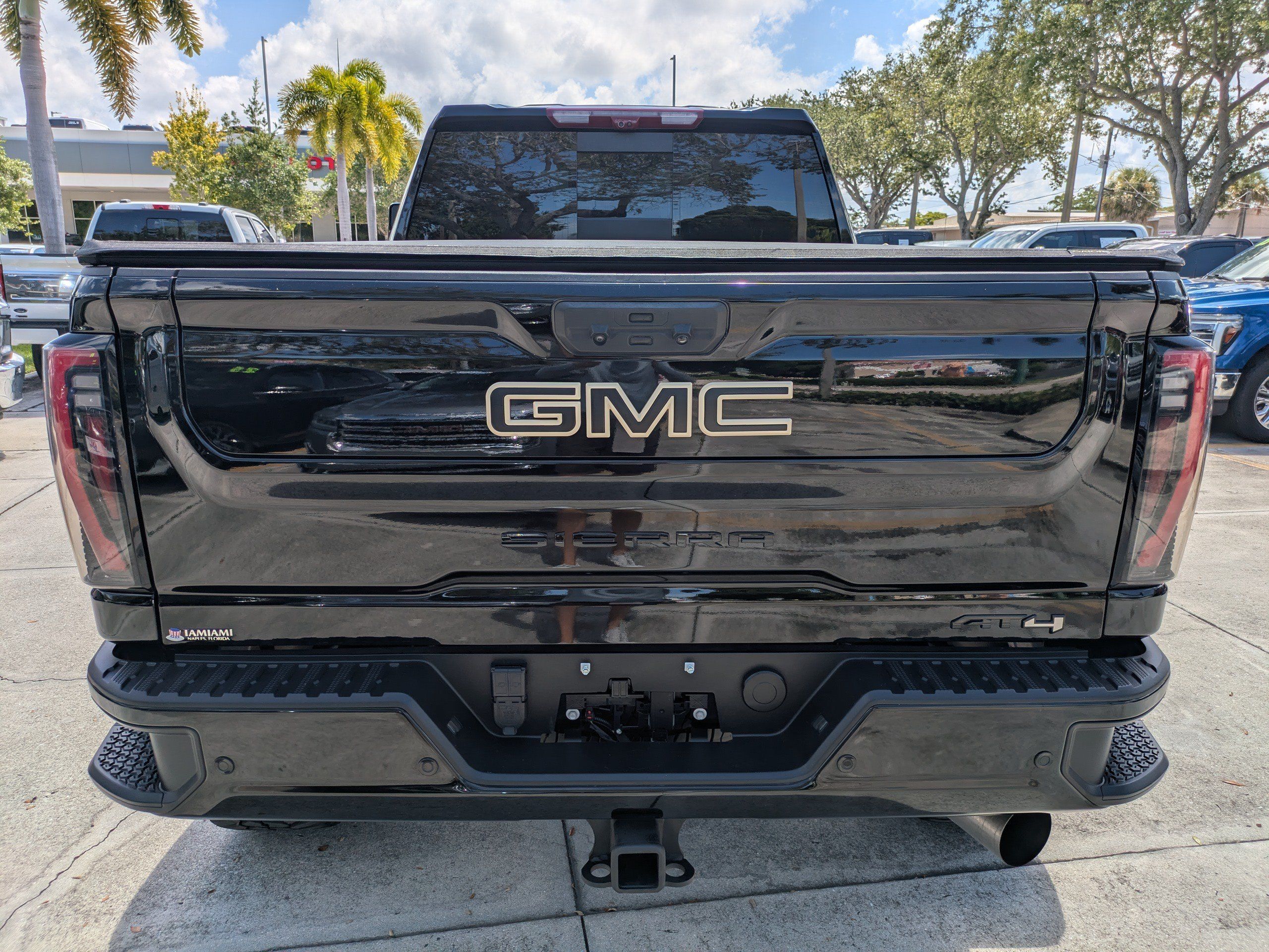 Used 2024 GMC Sierra 2500 AT4 w/ AT4 Premium Plus Package AWD/4WD image 5