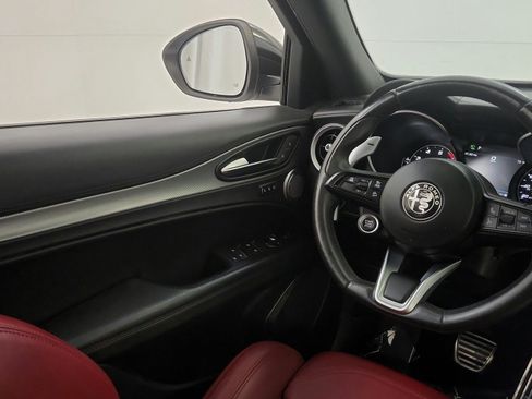 Used 2022 Alfa Romeo Stelvio Veloce AWD/4WD image 22