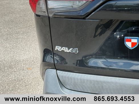 Used 2020 Toyota RAV4 XLE FWD image 10