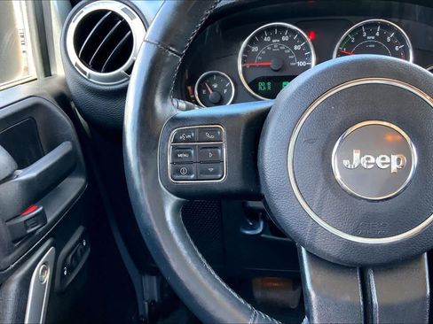 Used 2015 Jeep Wrangler Unlimited Sahara w/ Dual Top Group AWD/4WD image 23