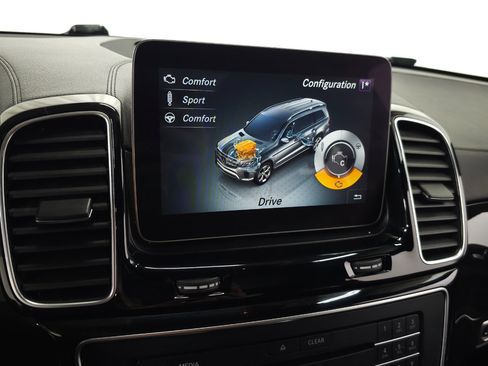 Used 2017 Mercedes-Benz GLS 550 4MATIC image 32