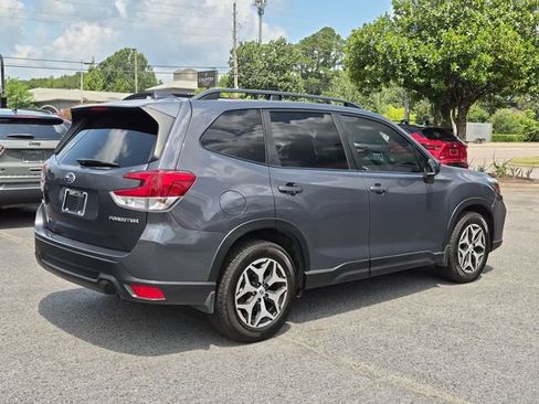 Used 2021 Subaru Forester Premium AWD/4WD image 3