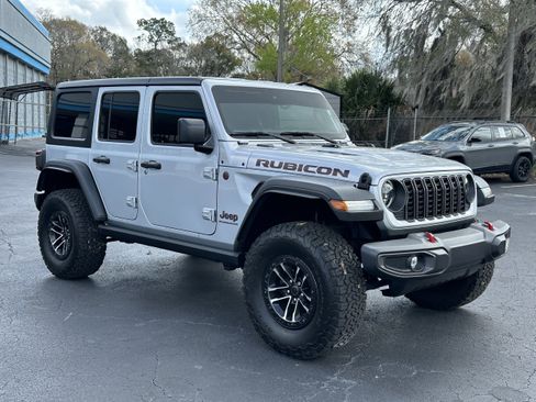 Used 2024 Jeep Wrangler Unlimited Rubicon w/ XTREMEE 35" Tire Package image 2
